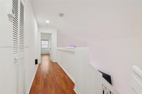 Villa ou maison à vendre à Miami, Floride: 5 chambres, 193.42 m2 № 1968380 - photo 13