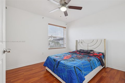 Villa ou maison à vendre à Miami, Floride: 5 chambres, 193.42 m2 № 1968380 - photo 16