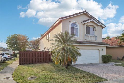 Villa ou maison à vendre à Miami, Floride: 5 chambres, 193.42 m2 № 1968380 - photo 3