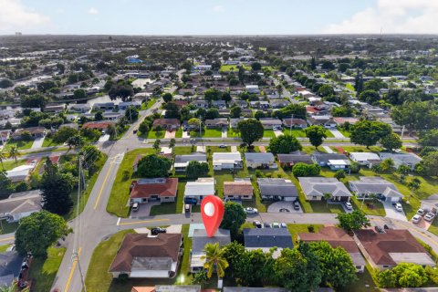 Casa en venta en Tamarac, Florida, 2 dormitorios, 102.01 m2 № 2374220 - foto 8