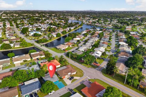 Casa en venta en Tamarac, Florida, 2 dormitorios, 102.01 m2 № 2374220 - foto 10