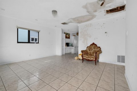 Casa en venta en Tamarac, Florida, 2 dormitorios, 102.01 m2 № 2374220 - foto 12