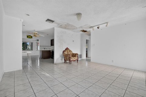 Casa en venta en Tamarac, Florida, 2 dormitorios, 102.01 m2 № 2374220 - foto 13