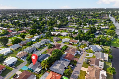 Casa en venta en Tamarac, Florida, 2 dormitorios, 102.01 m2 № 2374220 - foto 7