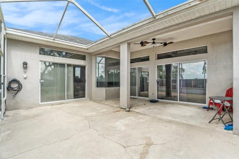 House in Spring Hill, Florida 3 bedrooms, 189.99 sq.m. № 1612625 - photo 24