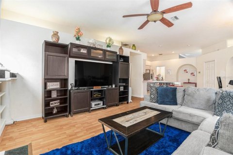 House in Spring Hill, Florida 3 bedrooms, 189.99 sq.m. № 1612625 - photo 9