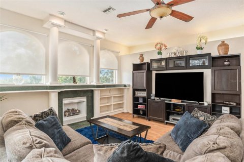 House in Spring Hill, Florida 3 bedrooms, 189.99 sq.m. № 1612625 - photo 8