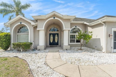 House in Spring Hill, Florida 3 bedrooms, 189.99 sq.m. № 1612625 - photo 4