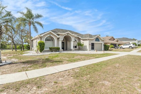 House in Spring Hill, Florida 3 bedrooms, 189.99 sq.m. № 1612625 - photo 2