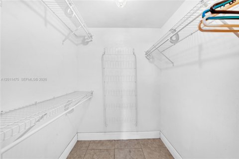 Condo in Sunrise, Florida, 2 bedrooms  № 2075331 - photo 26