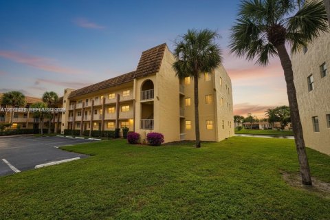 Condo in Sunrise, Florida, 2 bedrooms № 2075331