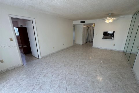 Condo in Sunrise, Florida, 2 bedrooms  № 2075331 - photo 12
