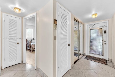 Condo in Sunrise, Florida, 2 bedrooms  № 2075331 - photo 4