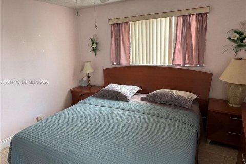 Condo in Sunrise, Florida, 2 bedrooms  № 2075331 - photo 19