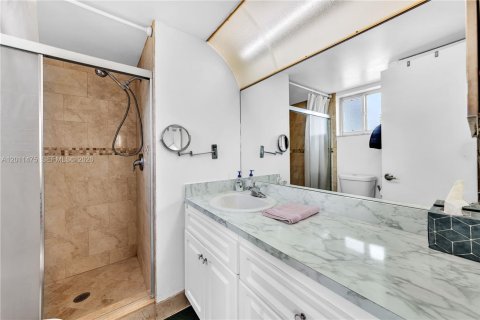 Condo in Sunrise, Florida, 2 bedrooms  № 2075331 - photo 25