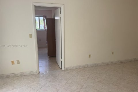 Condo in Sunrise, Florida, 2 bedrooms  № 2075331 - photo 14
