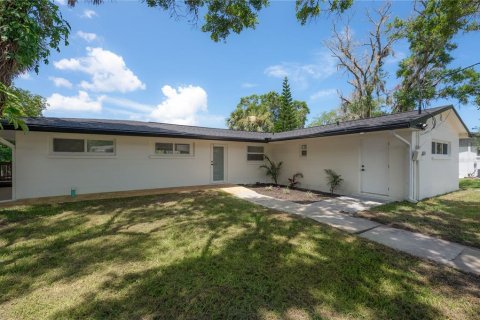 House in New Port Richey, Florida 5 bedrooms, 355.82 sq.m. № 1797174 - photo 4