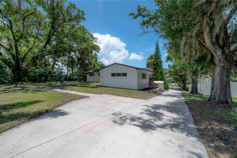 House in New Port Richey, Florida 5 bedrooms, 355.82 sq.m. № 1797174 - photo 7