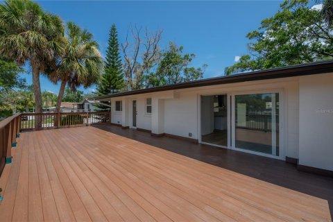 House in New Port Richey, Florida 5 bedrooms, 355.82 sq.m. № 1797174 - photo 29