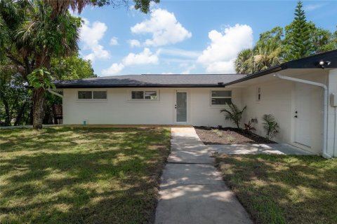 House in New Port Richey, Florida 5 bedrooms, 355.82 sq.m. № 1797174 - photo 3