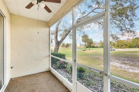Townhouse in Largo, Florida 4 bedrooms, 189.61 sq.m. № 2378346 - photo 16