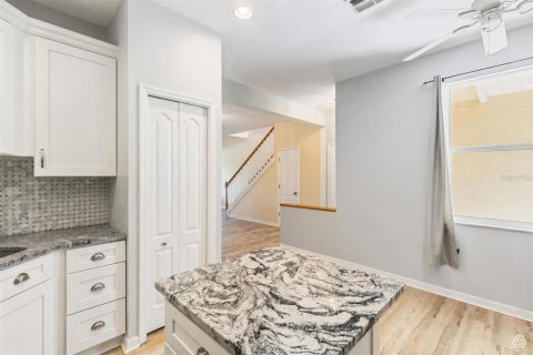 Townhouse in Largo, Florida 4 bedrooms, 189.61 sq.m. № 2378346 - photo 8