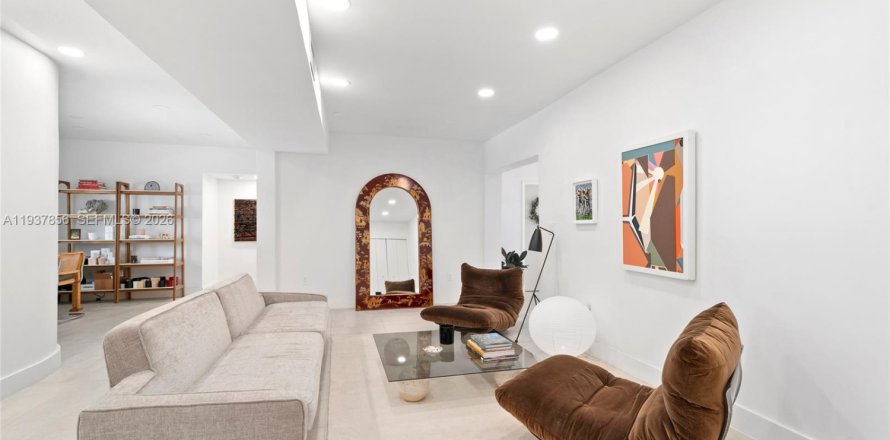 Villa ou maison à North Miami, Floride 4 chambres, 148.18 m2 № 1995761