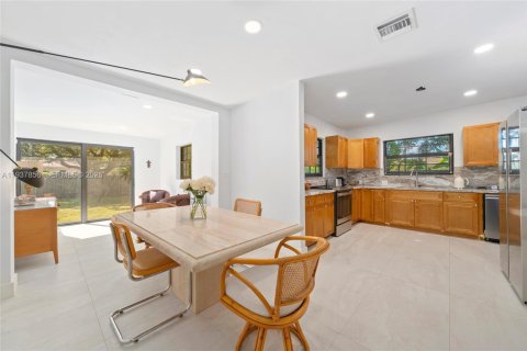 Villa ou maison à vendre à North Miami, Floride: 4 chambres, 148.18 m2 № 1995761 - photo 7