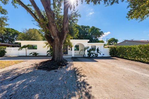 Villa ou maison à vendre à North Miami, Floride: 4 chambres, 148.18 m2 № 1995761 - photo 2