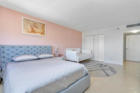 Купить кондоминиум в Халландейл-Бич, Флорида 1 спальня, 91.23м2, № 1993411 - фото 26