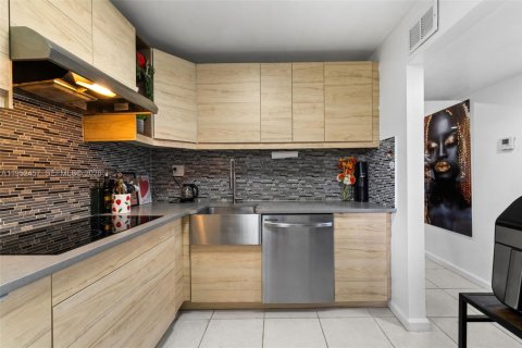 Condominio en venta en Miami Beach, Florida, 2 dormitorios, 92.44 m2 № 2007497 - foto 2