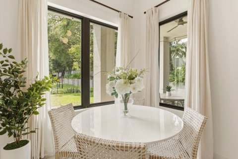 House in Hollywood, Florida 5 bedrooms, 372.17 sq.m. № 2173659 - photo 28