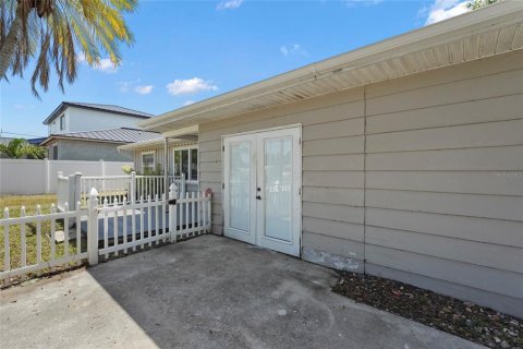 House in Sarasota, Florida 2 bedrooms, 114.92 sq.m. № 1821127 - photo 8