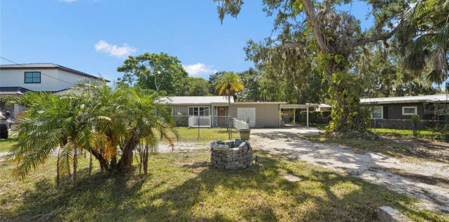 House in Sarasota, Florida 2 bedrooms, 114.92 sq.m. № 1821127