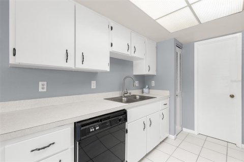Condo in Kissimmee, Florida, 3 bedrooms  № 1765305 - photo 9