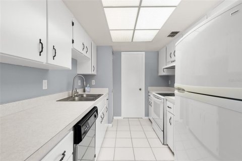 Condo in Kissimmee, Florida, 3 bedrooms  № 1765305 - photo 8