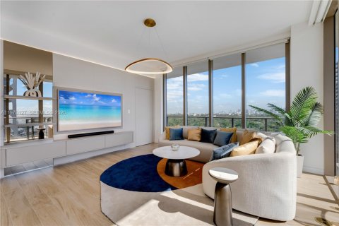 Condo in Miami, Florida, 2 bedrooms № 2030837 - photo 2