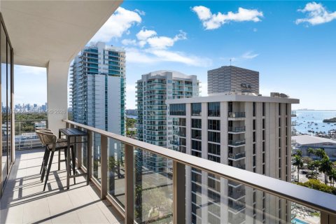 Condo in Miami, Florida, 2 bedrooms № 2030837 - photo 12