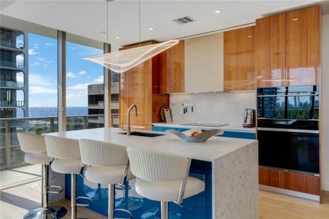 Condo in Miami, Florida, 2 bedrooms № 2030837 - photo 7