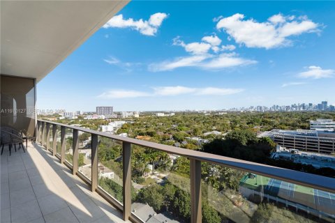 Condo in Miami, Florida, 2 bedrooms № 2030837 - photo 29