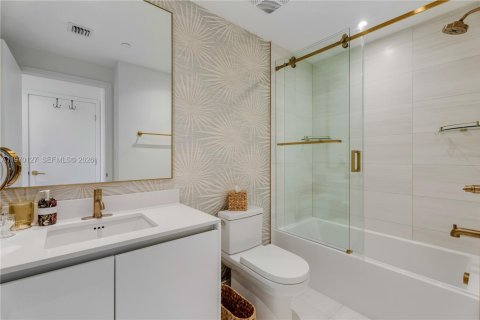 Condo in Miami, Florida, 2 bedrooms № 2030837 - photo 21