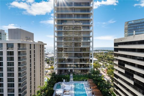 Condo in Miami, Florida, 2 bedrooms № 2030837 - photo 25