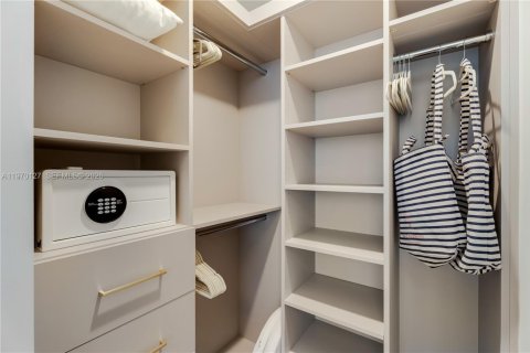 Condo in Miami, Florida, 2 bedrooms № 2030837 - photo 19