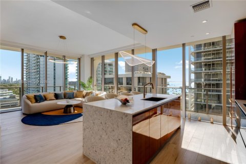 Condo in Miami, Florida, 2 bedrooms № 2030837 - photo 5