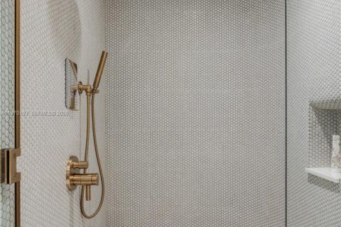 Condo in Miami, Florida, 2 bedrooms № 2030837 - photo 17