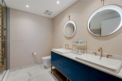 Condo in Miami, Florida, 2 bedrooms № 2030837 - photo 16