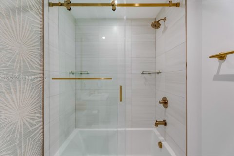 Condo in Miami, Florida, 2 bedrooms № 2030837 - photo 22