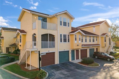 Condo in Orlando, Florida, 2 bedrooms  № 1717554 - photo 1