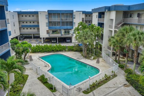 Copropriété à louer à North Miami Beach, Floride: 4 chambres, 233.93 m2 № 1715448 - photo 12
