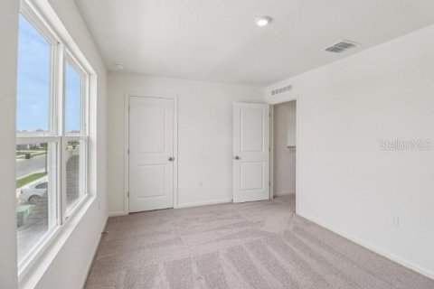 House in Palm Bay, Florida 4 bedrooms, 180.32 sq.m. № 2239520 - photo 11